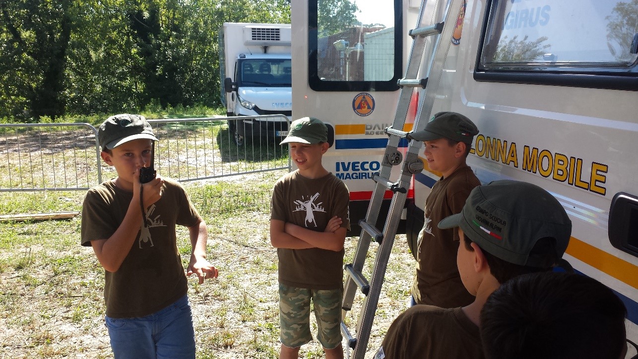 Piccoli radioamatori crescono Piccoli radioamatori crescono